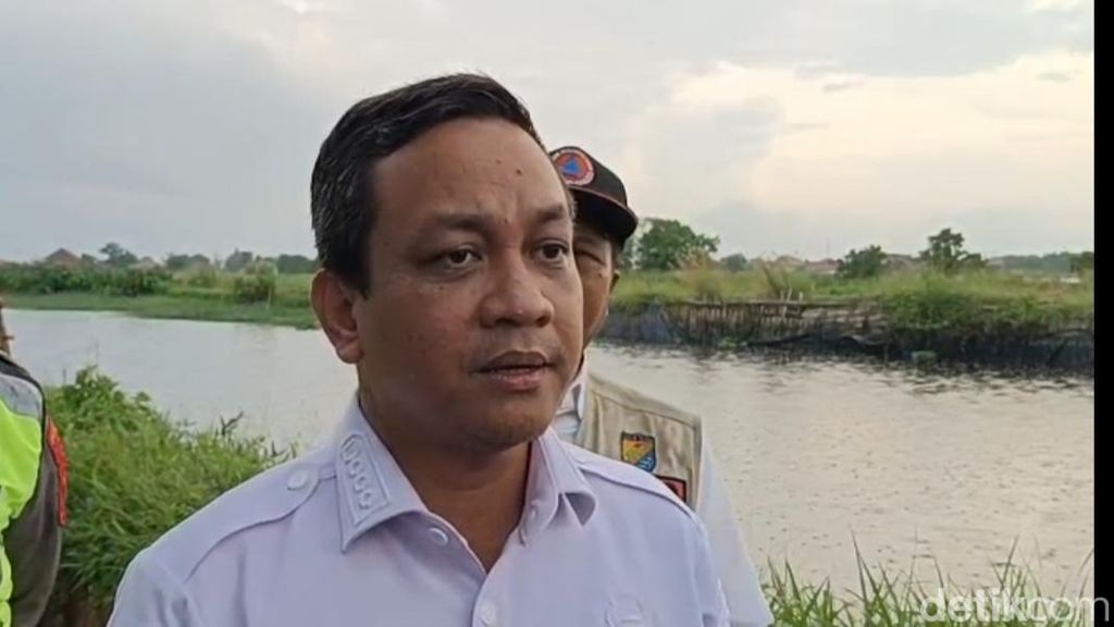 Wali Kota Pekalongan, H Achmad Afzan Arslan Djunaid meninjau penanganan banjir, Rabu (7/1/2026).